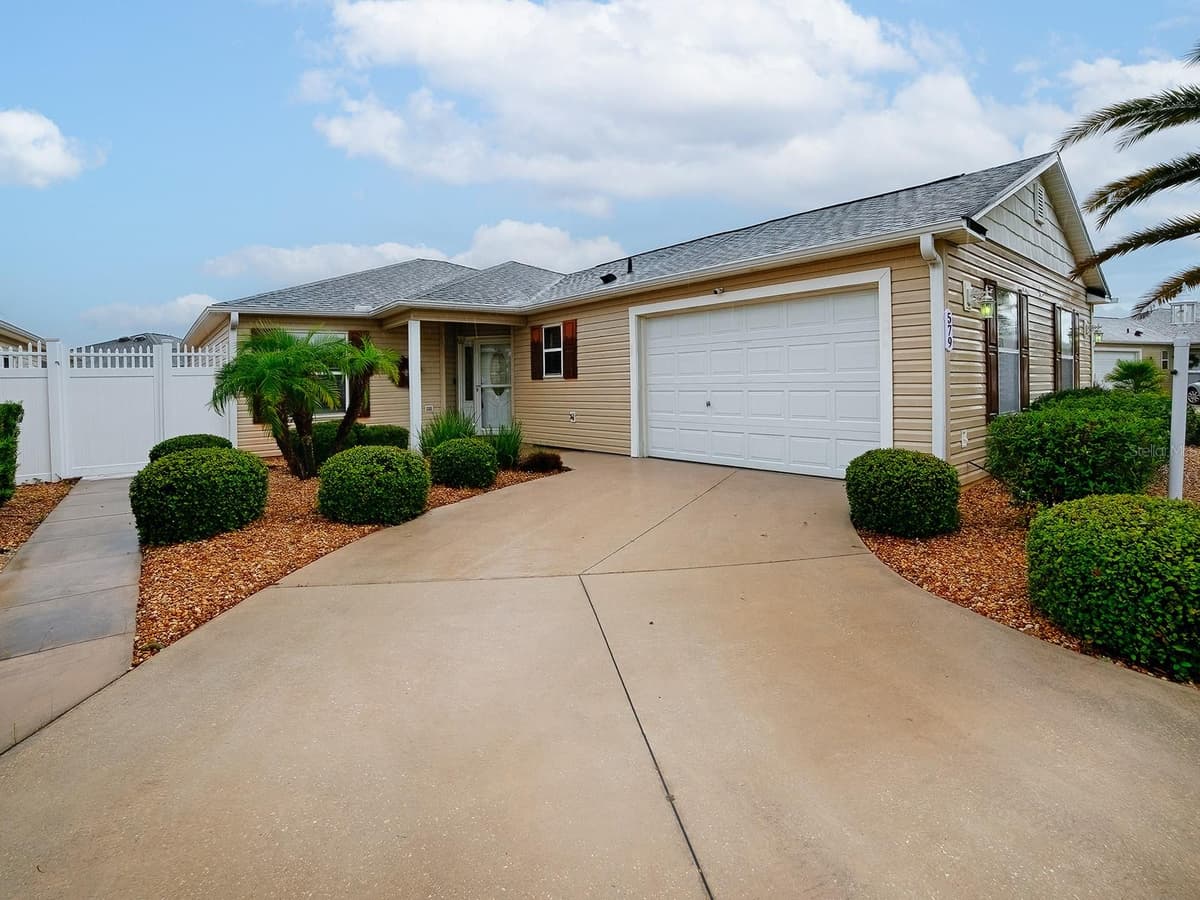 579 CHERAW PLACE — photo 1 of 45
