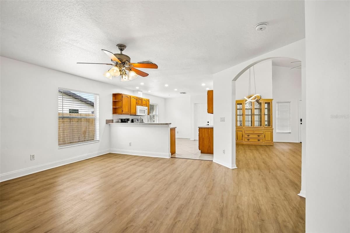 1539 VALENCIA STREET — photo 7 of 32