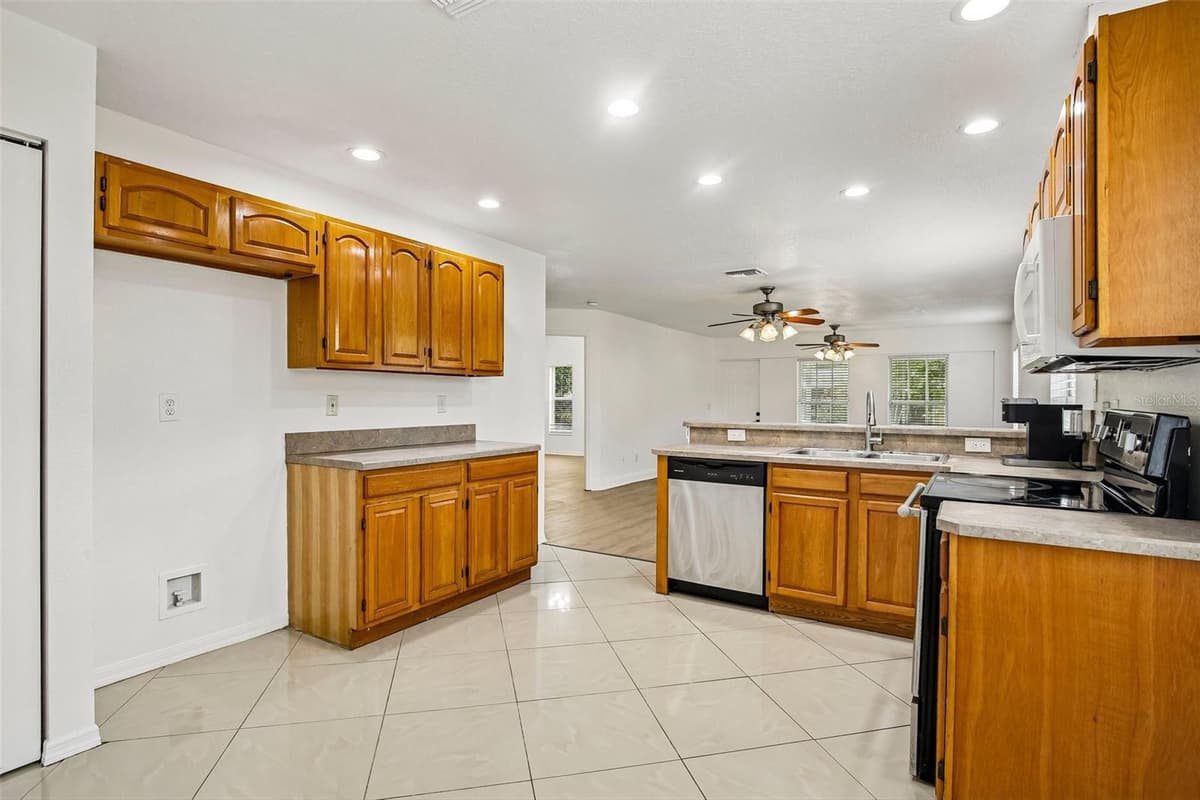 1539 VALENCIA STREET — photo 8 of 32