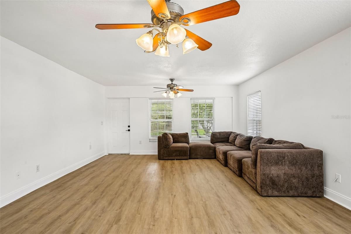 1539 VALENCIA STREET — photo 4 of 32