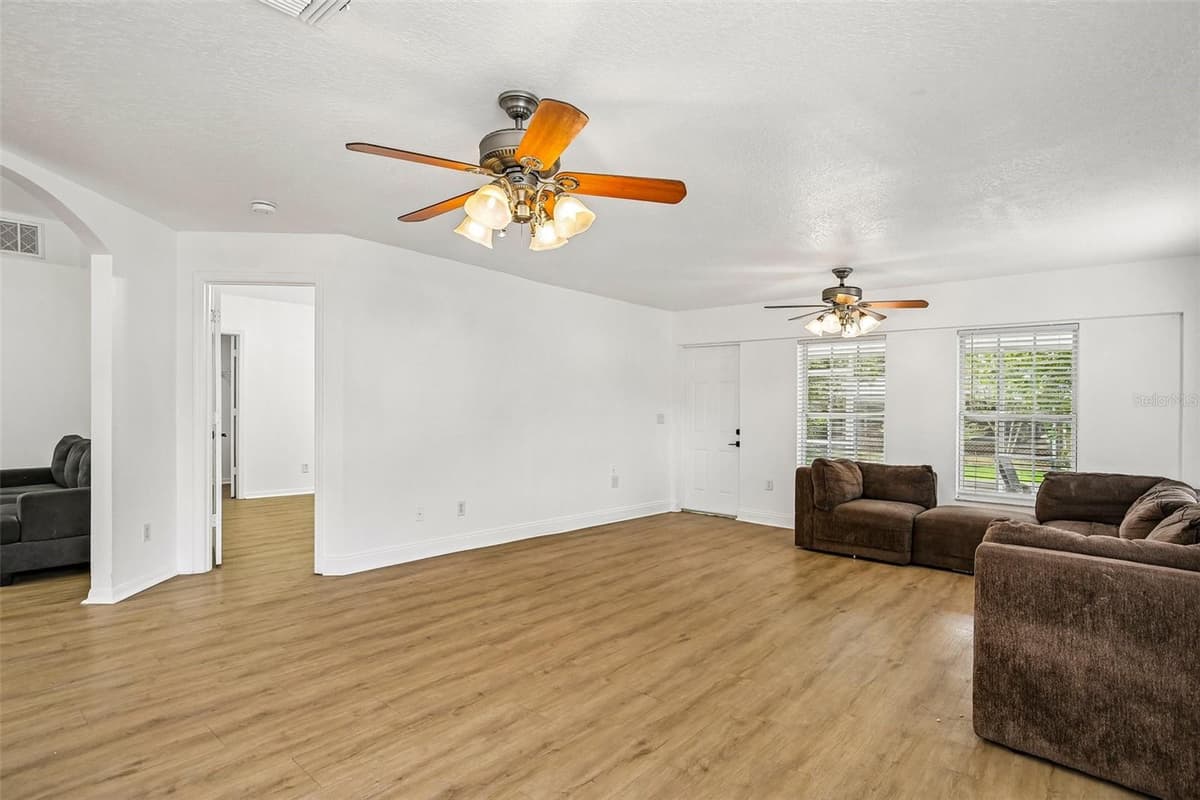 1539 VALENCIA STREET — photo 5 of 32