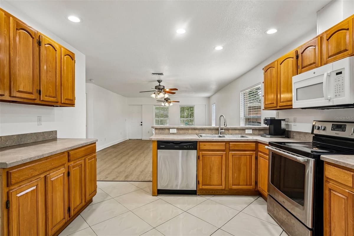 1539 VALENCIA STREET — photo 9 of 32