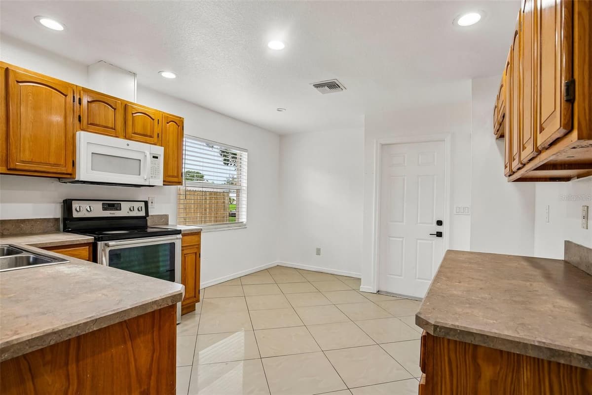 1539 VALENCIA STREET — photo 11 of 32