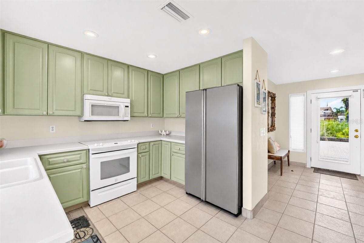 921 ATLANTIC AVENUE — photo 14 of 36