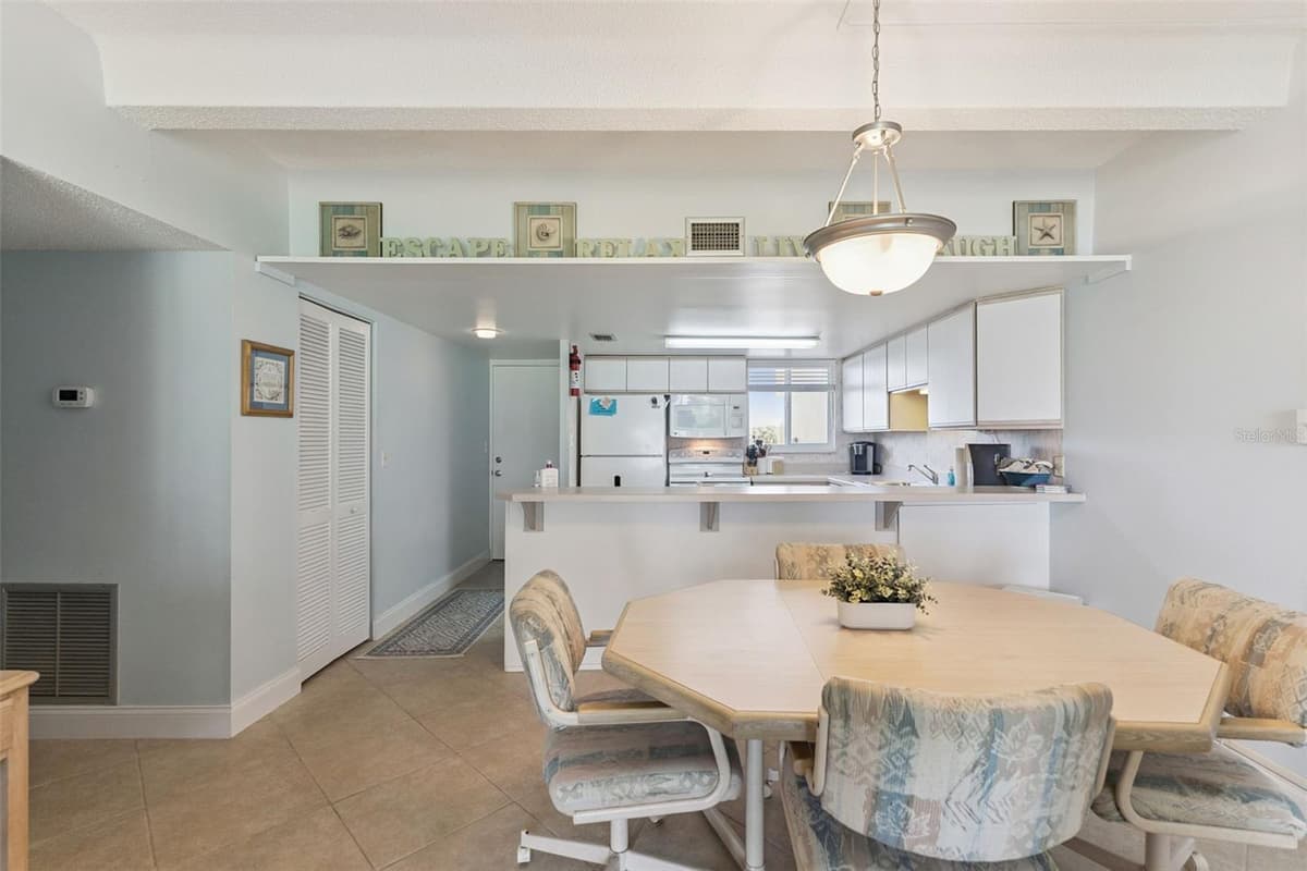 4821 SAXON DRIVE — photo 14 of 51