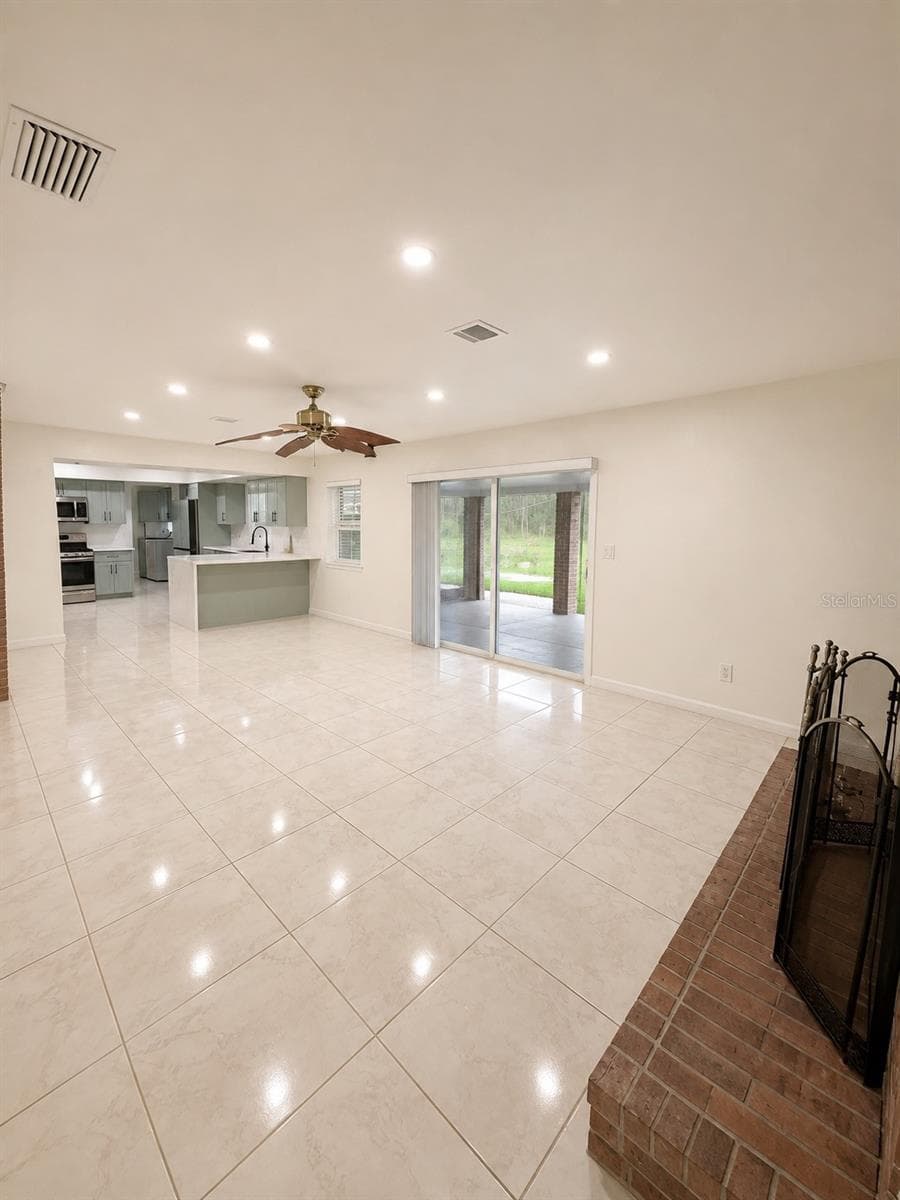 1221 SKATES STREET — photo 11 of 41