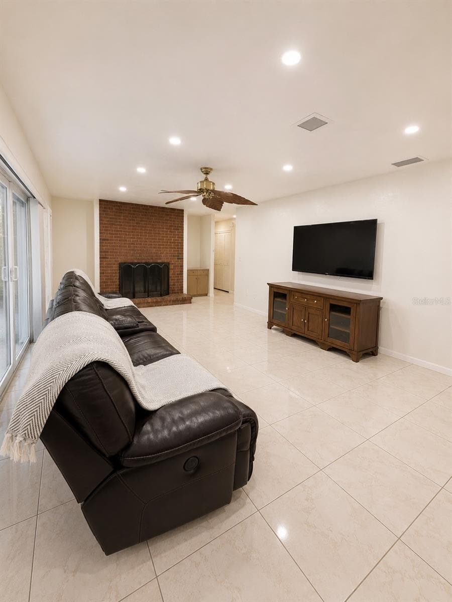 1221 SKATES STREET — photo 12 of 41