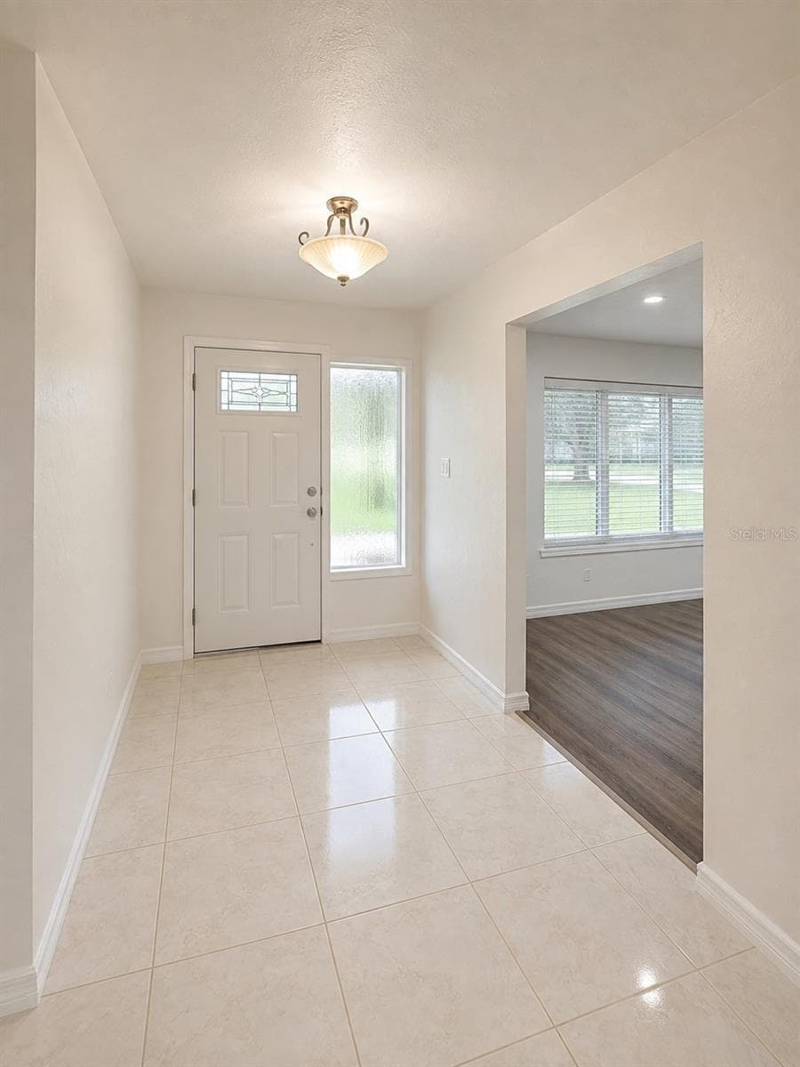 1221 SKATES STREET — photo 4 of 41