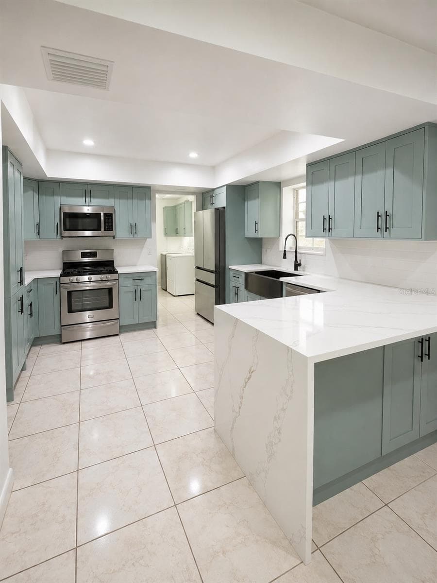 1221 SKATES STREET — photo 10 of 41
