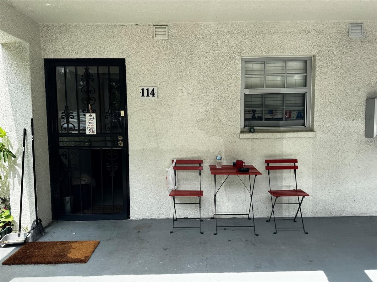 706 OAKGROVE DRIVE — photo 3 of 21