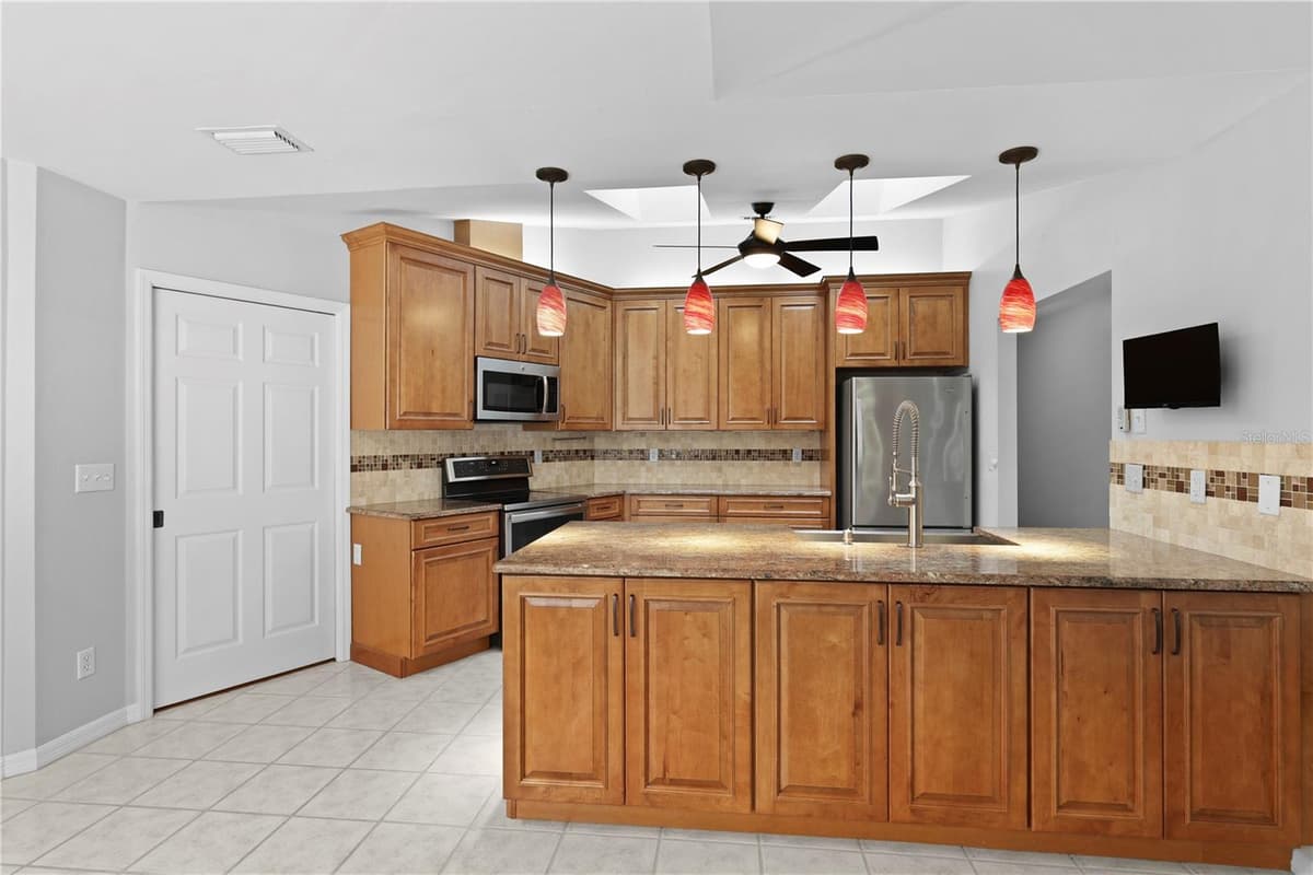 6857 IDLEWILD STREET — photo 8 of 68