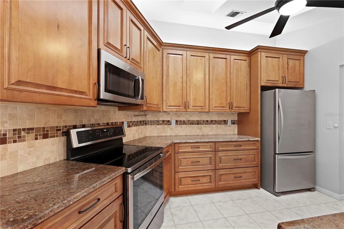 6857 IDLEWILD STREET — photo 10 of 68