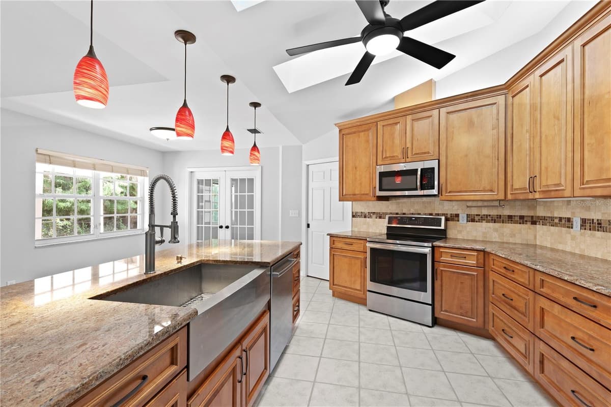 6857 IDLEWILD STREET — photo 9 of 68