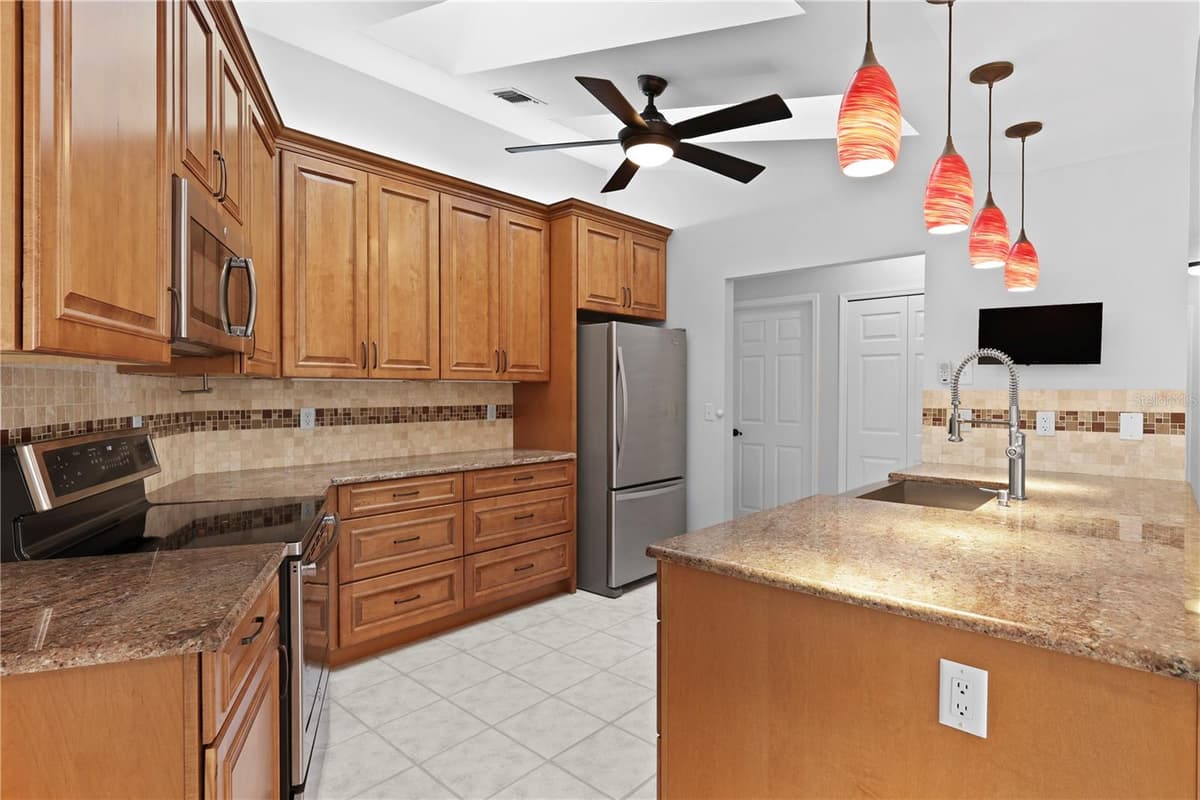6857 IDLEWILD STREET — photo 12 of 68