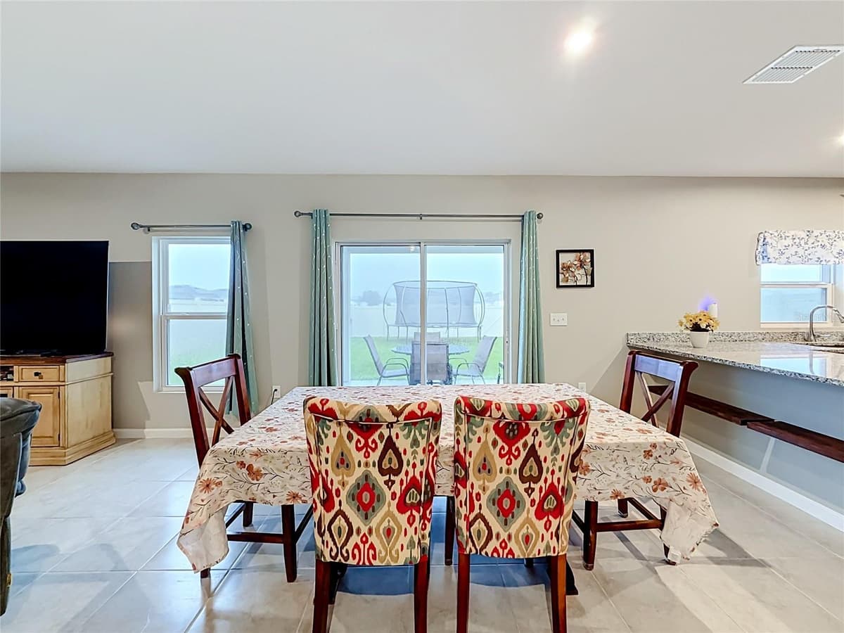 1586 TEXAS AVENUE — photo 11 of 52