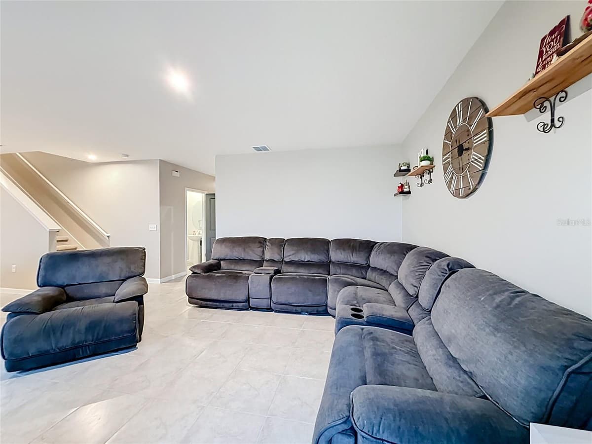 1586 TEXAS AVENUE — photo 7 of 52