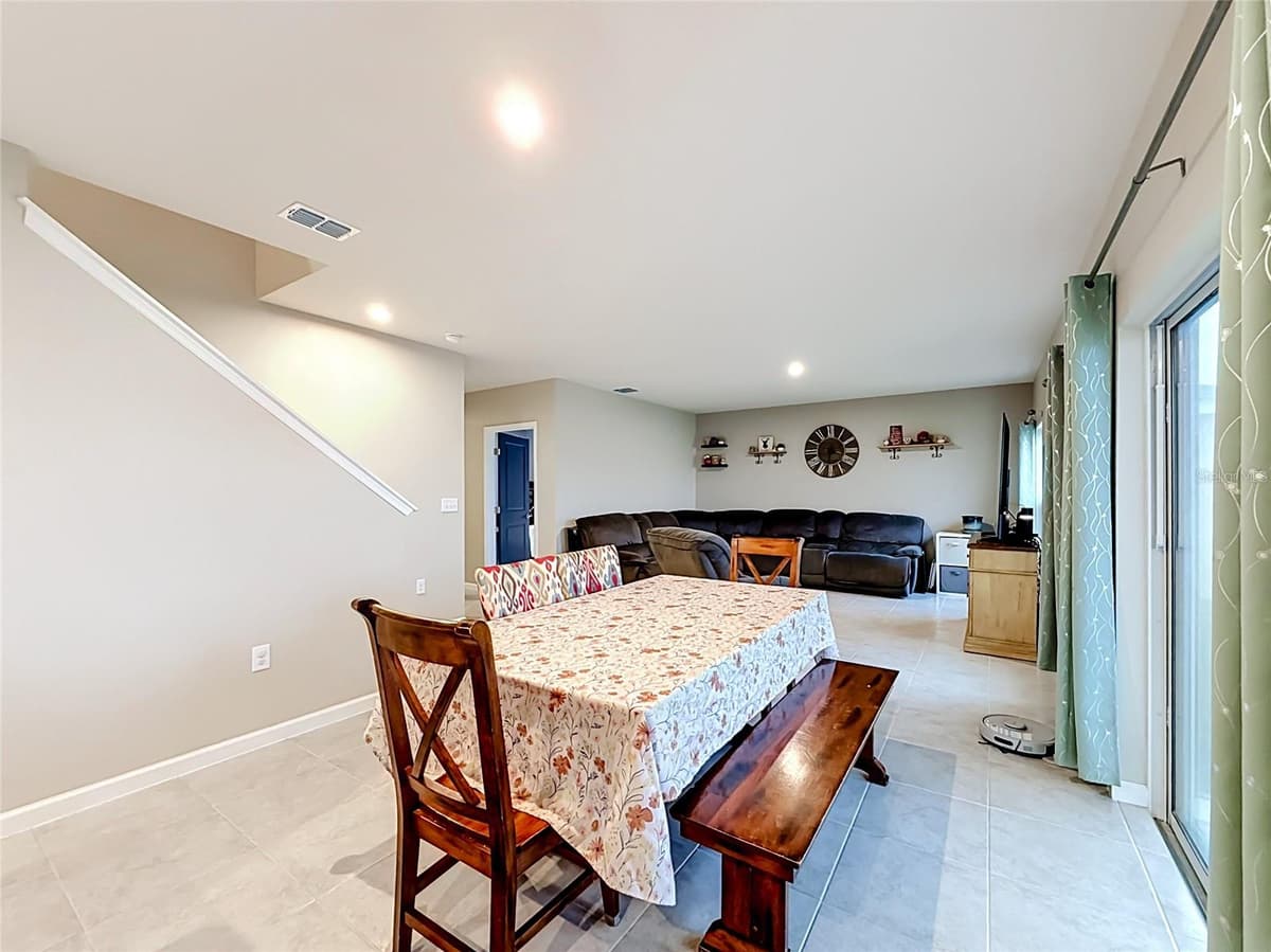 1586 TEXAS AVENUE — photo 14 of 52