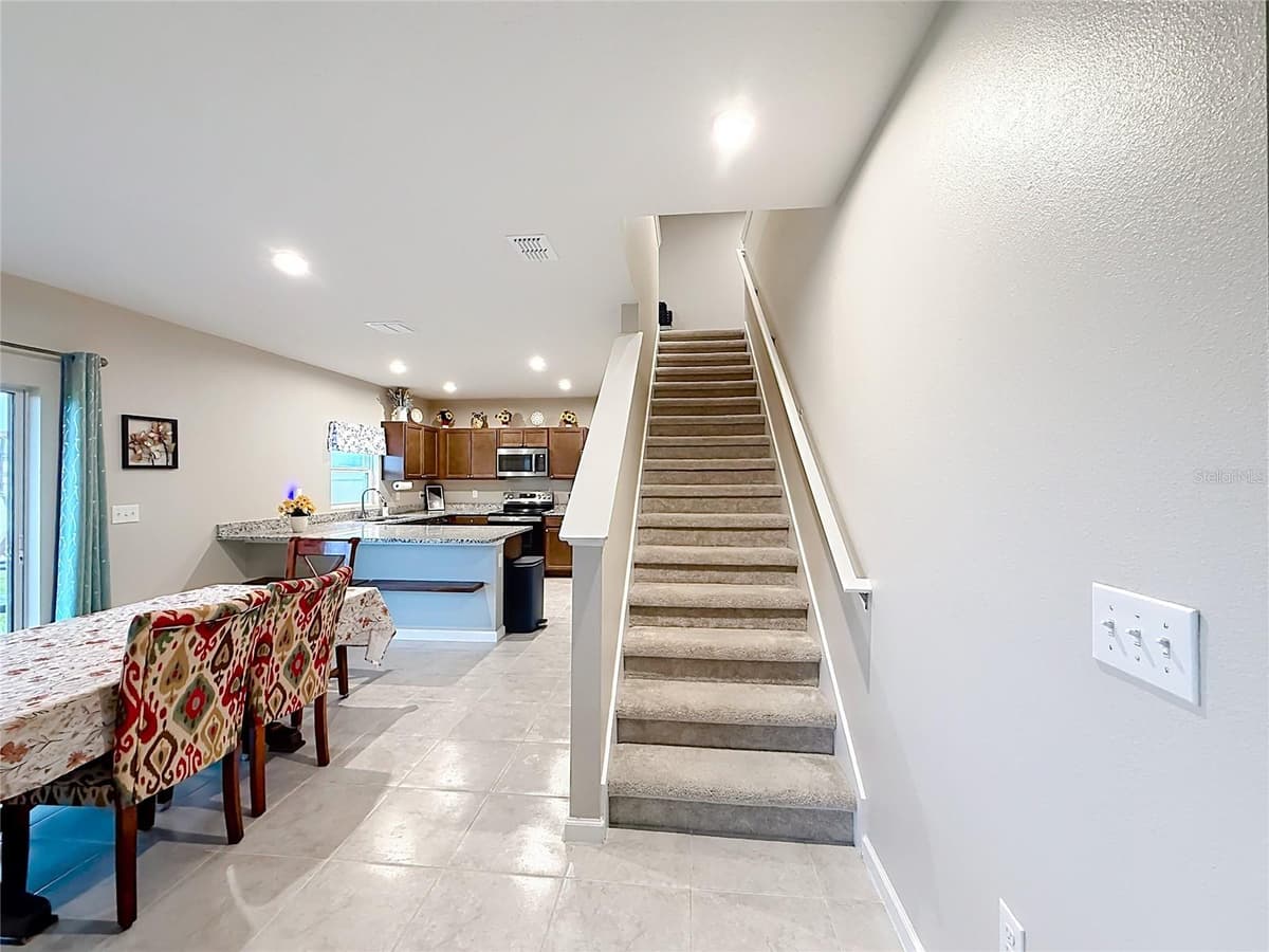 1586 TEXAS AVENUE — photo 9 of 52