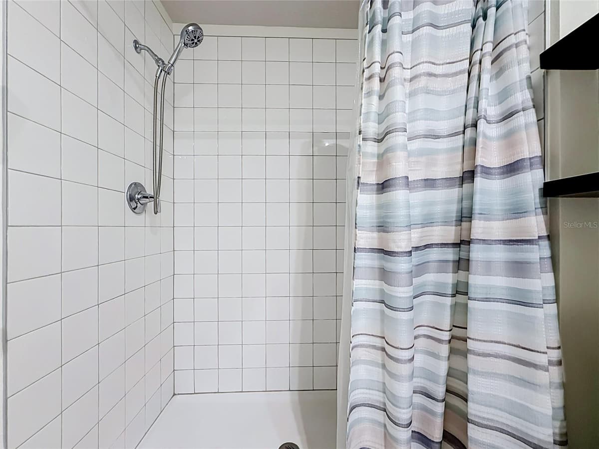 1586 TEXAS AVENUE — photo 36 of 52