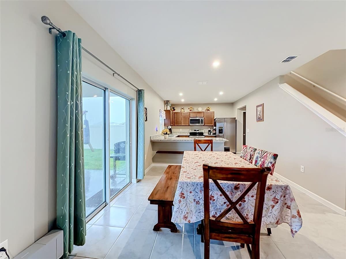1586 TEXAS AVENUE — photo 10 of 52