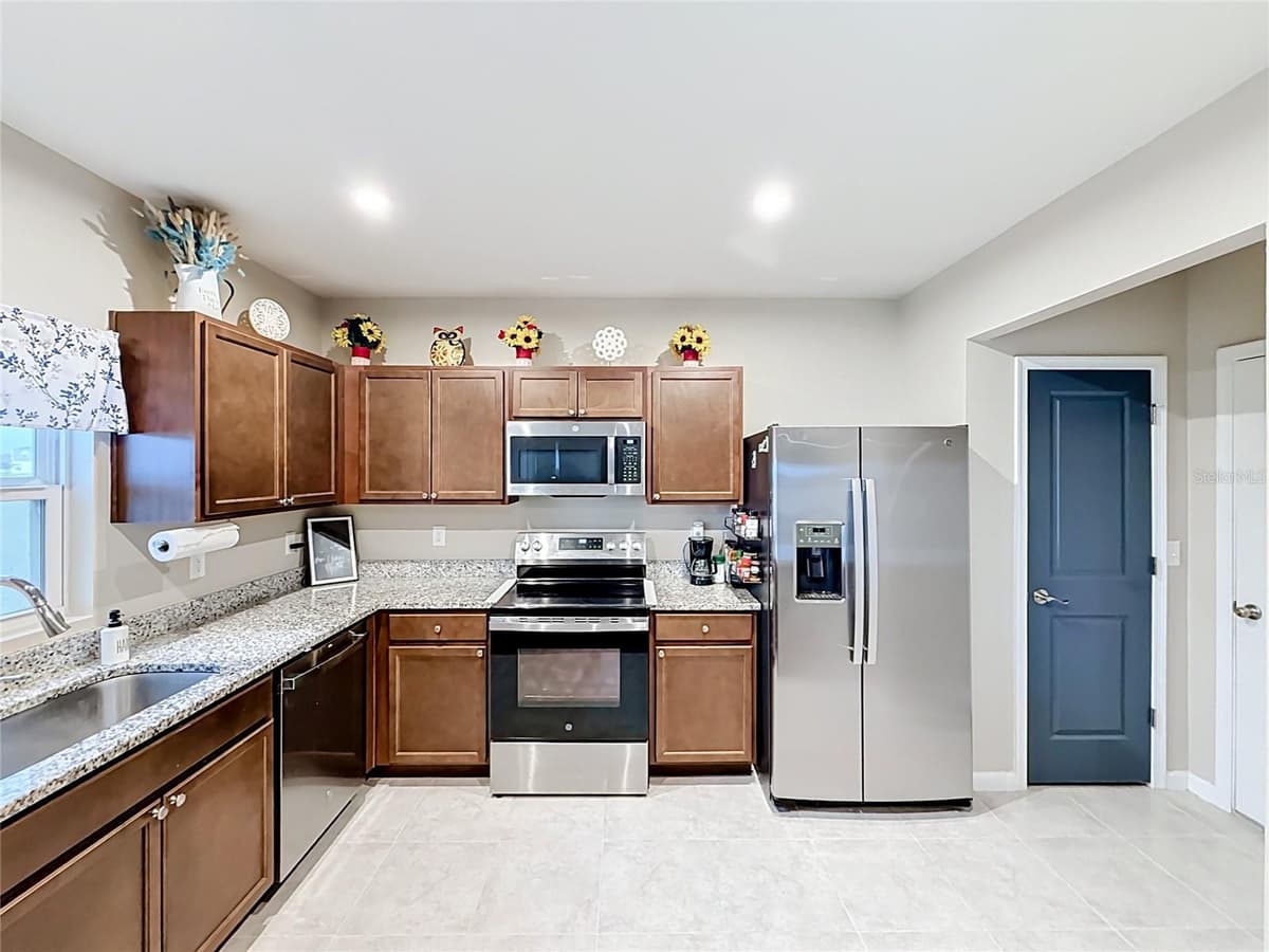 1586 TEXAS AVENUE — photo 19 of 52