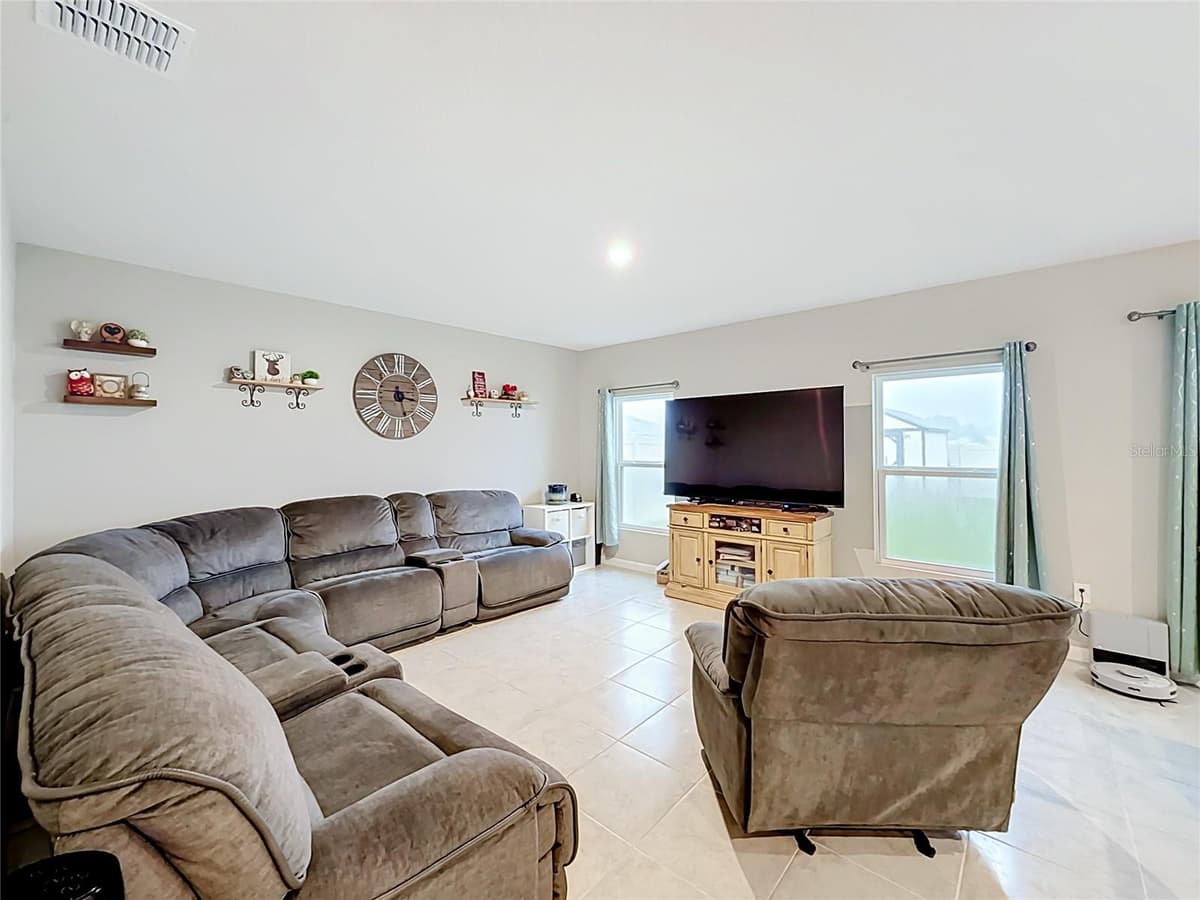 1586 TEXAS AVENUE — photo 5 of 52