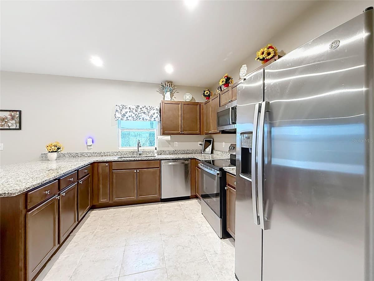 1586 TEXAS AVENUE — photo 17 of 52