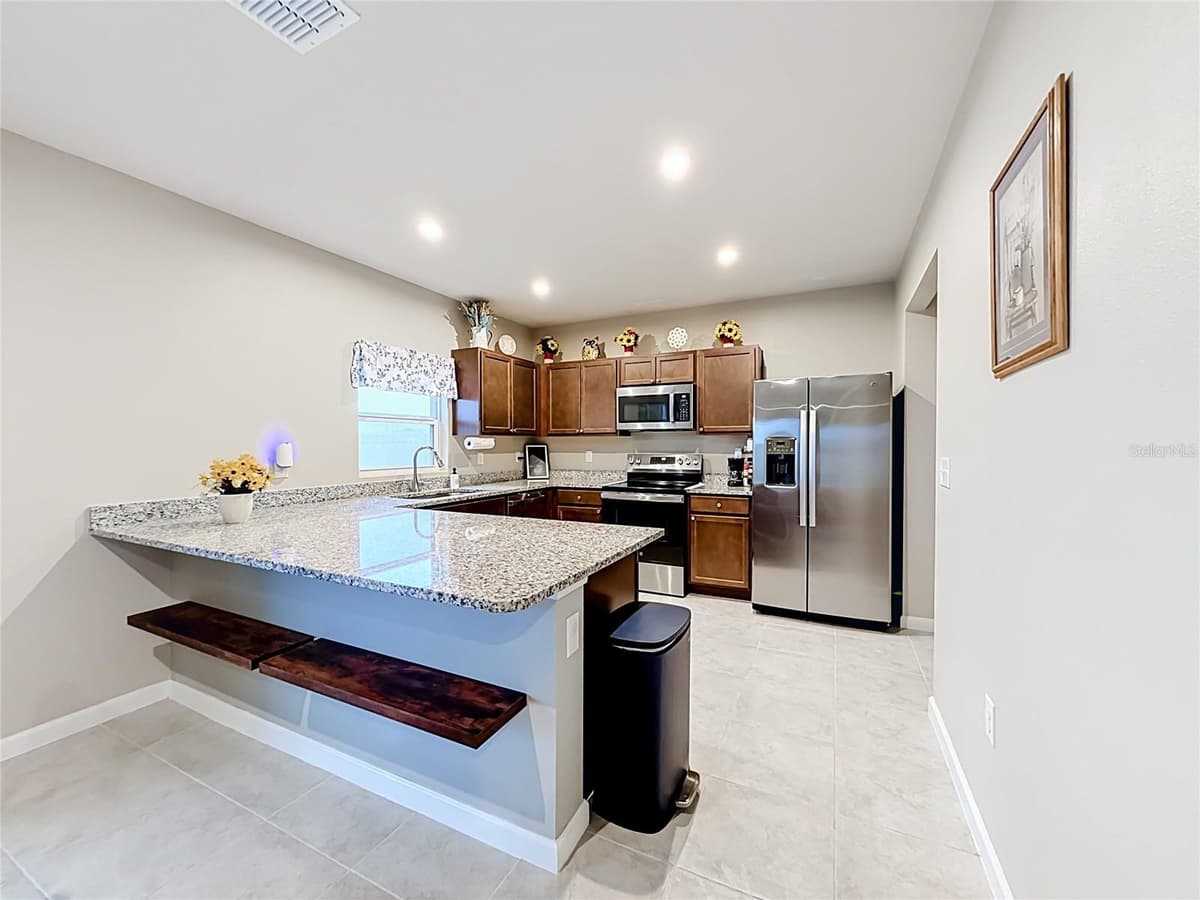 1586 TEXAS AVENUE — photo 15 of 52
