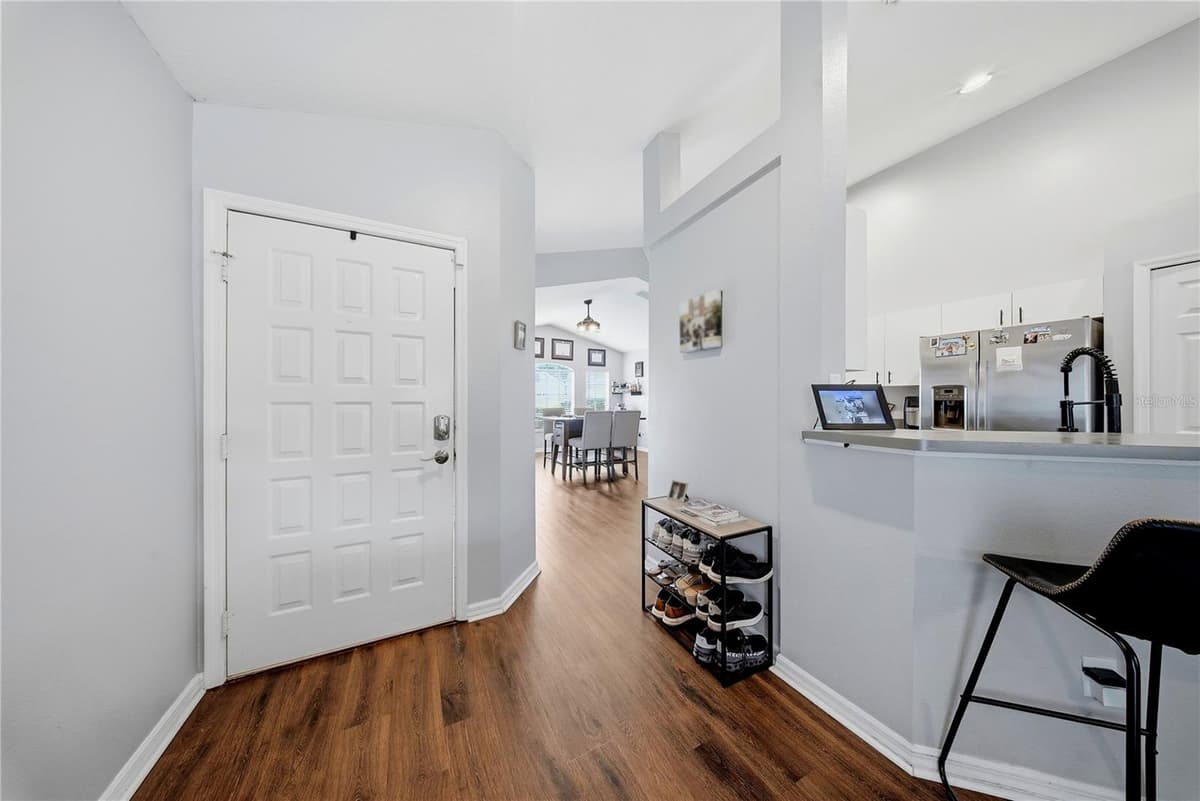6618 SUMMER COVE DRIVE — photo 4 of 36
