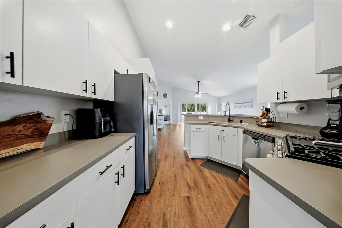 6618 SUMMER COVE DRIVE — photo 15 of 36