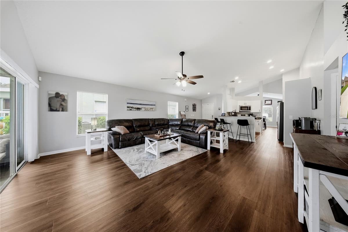6618 SUMMER COVE DRIVE — photo 9 of 36
