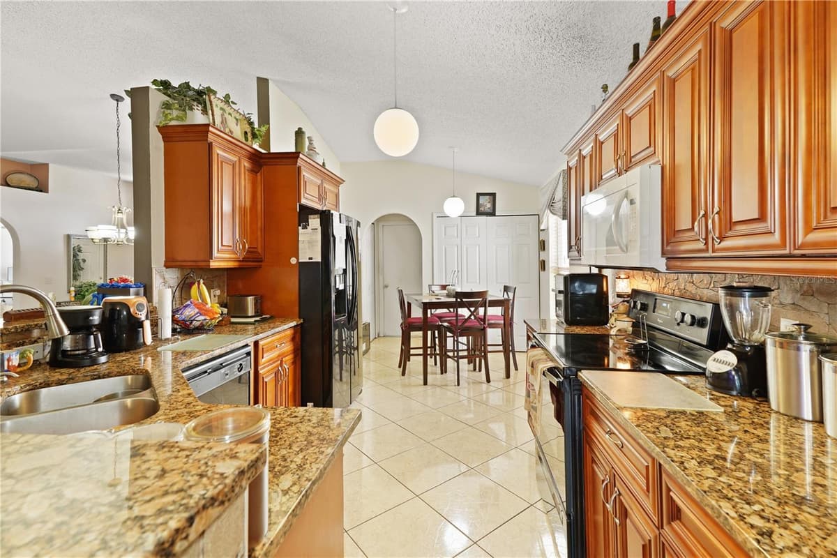11545 BENTRY STREET — photo 5 of 14