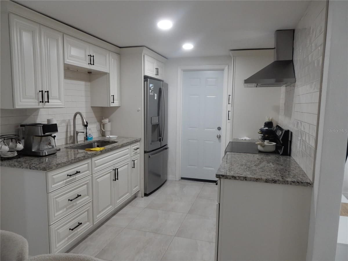 7124 ASHWOOD DRIVE — photo 5 of 29