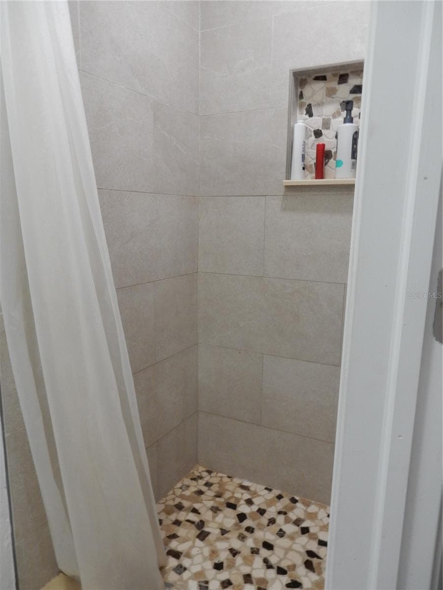 7124 ASHWOOD DRIVE — photo 13 of 29