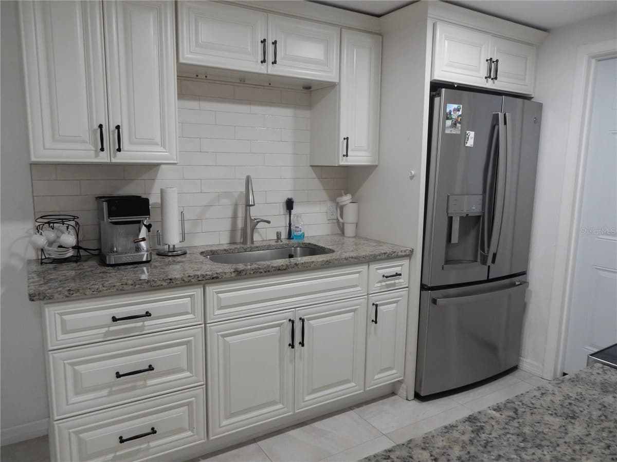 7124 ASHWOOD DRIVE — photo 6 of 29