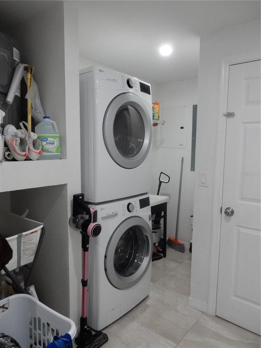 7124 ASHWOOD DRIVE — photo 15 of 29