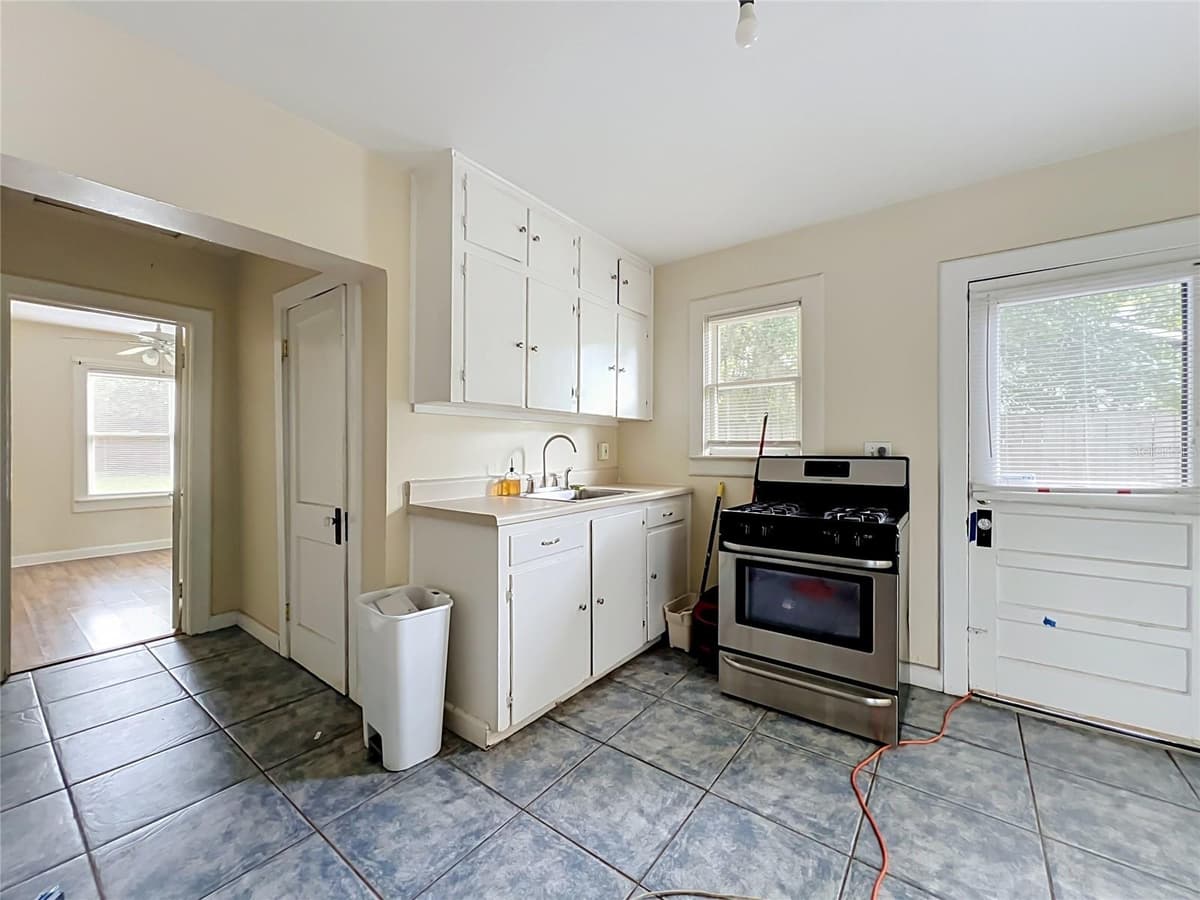 223 ESTHER STREET — photo 18 of 45