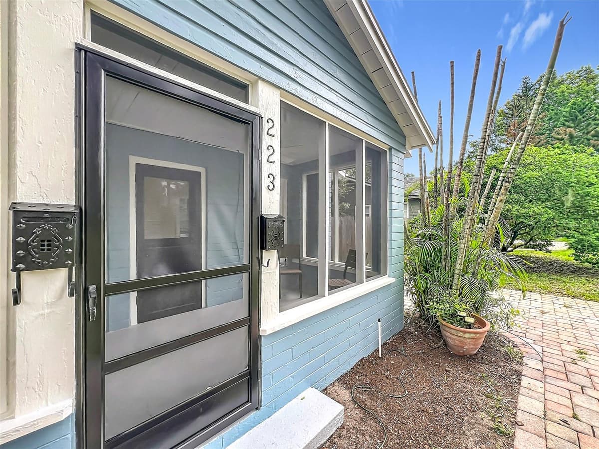 223 ESTHER STREET — photo 8 of 45