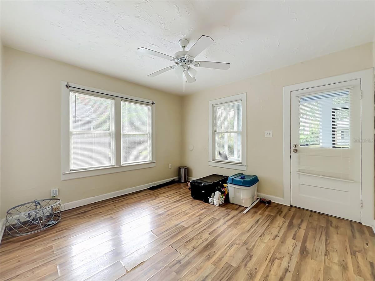 223 ESTHER STREET — photo 13 of 45
