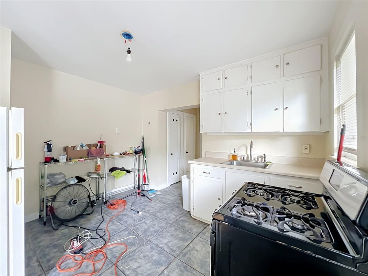 223 ESTHER STREET — photo 15 of 45