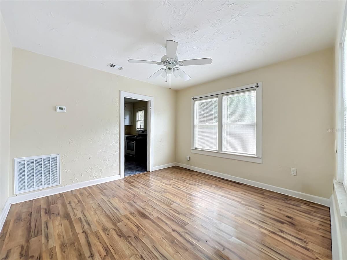 223 ESTHER STREET — photo 11 of 45