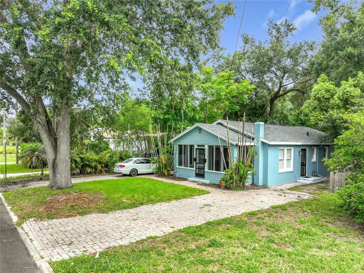 223 ESTHER STREET — photo 3 of 45
