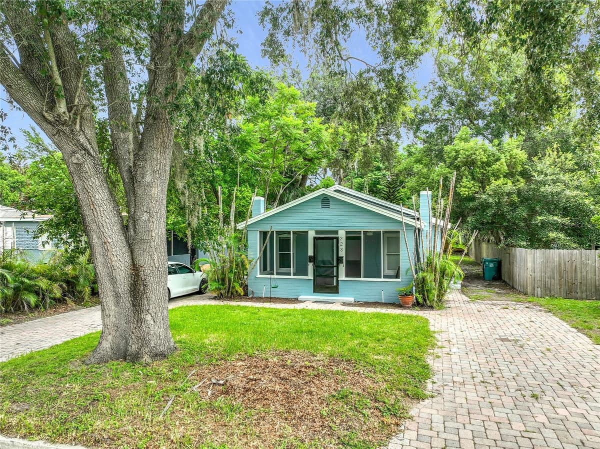 223 ESTHER STREET — photo 4 of 45