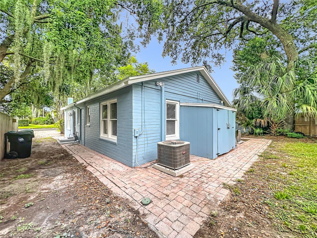223 ESTHER STREET — photo 31 of 45