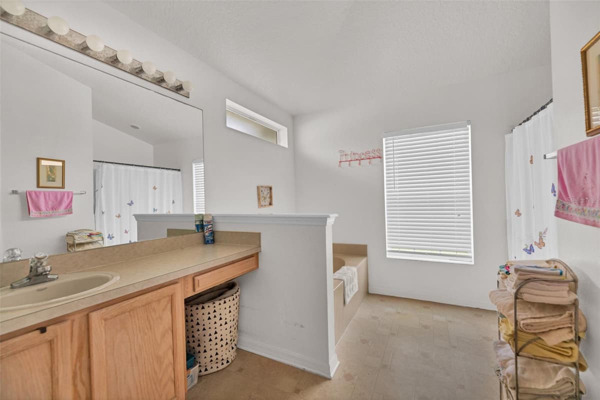 7 PHOENIX LANE — photo 15 of 28