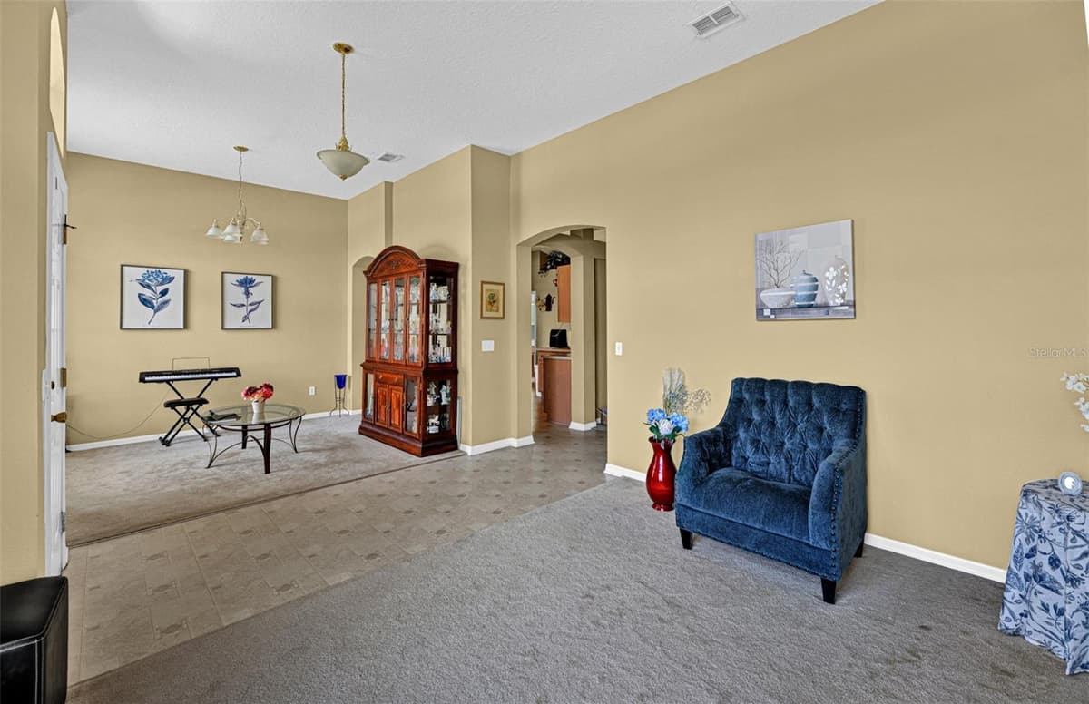 7 PHOENIX LANE — photo 4 of 28