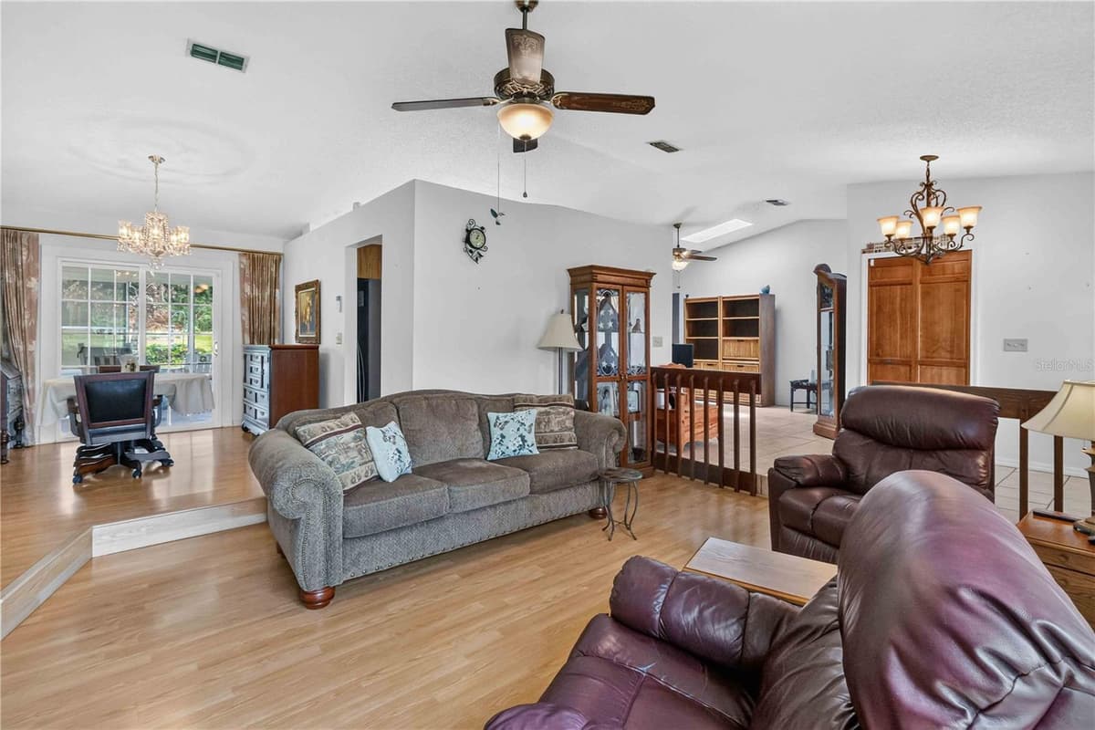 4803 LYNN OAKS CIRCLE — photo 5 of 31
