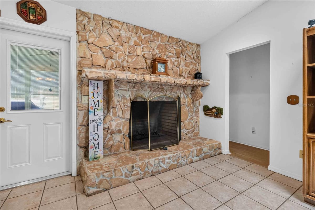 4803 LYNN OAKS CIRCLE — photo 11 of 31