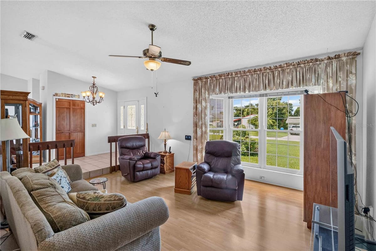4803 LYNN OAKS CIRCLE — photo 4 of 31