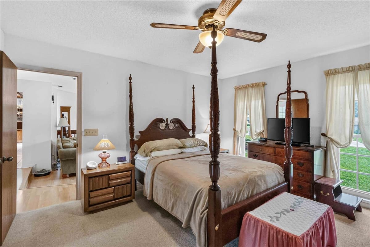 4803 LYNN OAKS CIRCLE — photo 13 of 31
